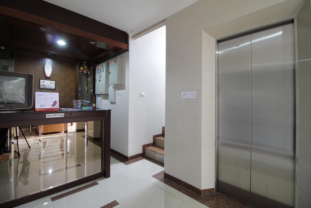 Reddoorz Plus Near Ambassador Mall Dżakarta Zewnętrze zdjęcie
